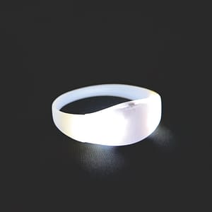 Pulseira em silicone com LED Ativada por controle remoto 2