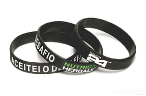 Pulseira de borracha com gravação em baixo relevo 2